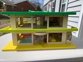 HOLIDAY INN - FAMILIAR PLACES PLAYSET FROM PLAYSKOOL - EARLY 70&#39;S  - £28.30 GBP