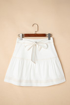 White Contrast Stitching Trim Knotted High Waist A-Line Mini Skirt - $308.10 MXN