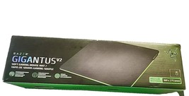 Razer Gigantus V2 Medium Cloth Gaming Mouse Pad - Thick, High-Density Foam - $82.95 MXN