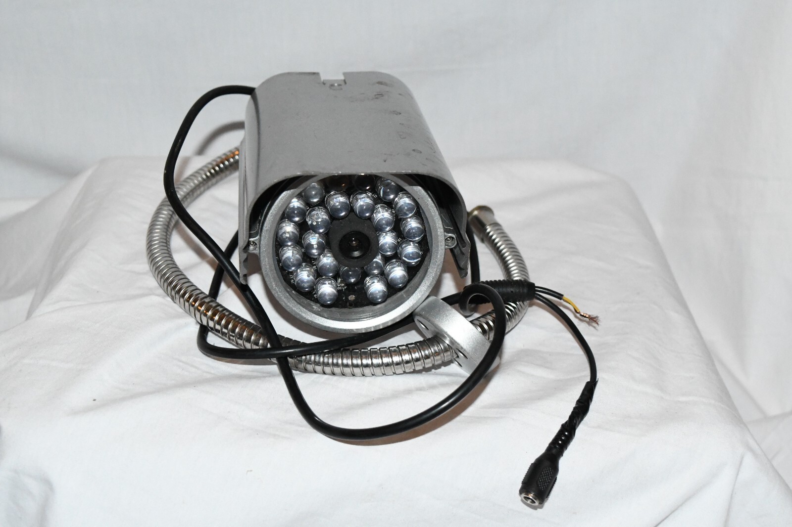 Lorex CVC6997HR High Resolution Color Day/Night Camera read w5c - $59.15
