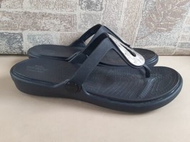 Crocs Women&#39;s Sanrah Liquid Metallic Black Wedge Flip Flop Sandal Sz 6 (U6) - $24.74