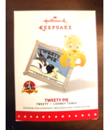 2015 Hallmark Keepsake Looney Tunes Tweety Pie Christmas Ornament - $21.91 CAD