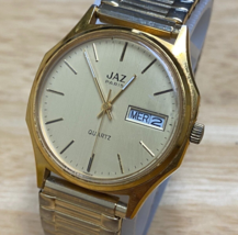 VTG Jaz Mens Gold Tone Stretch France Analog Quartz Watch~Day Date~New Battery - £53.14 GBP