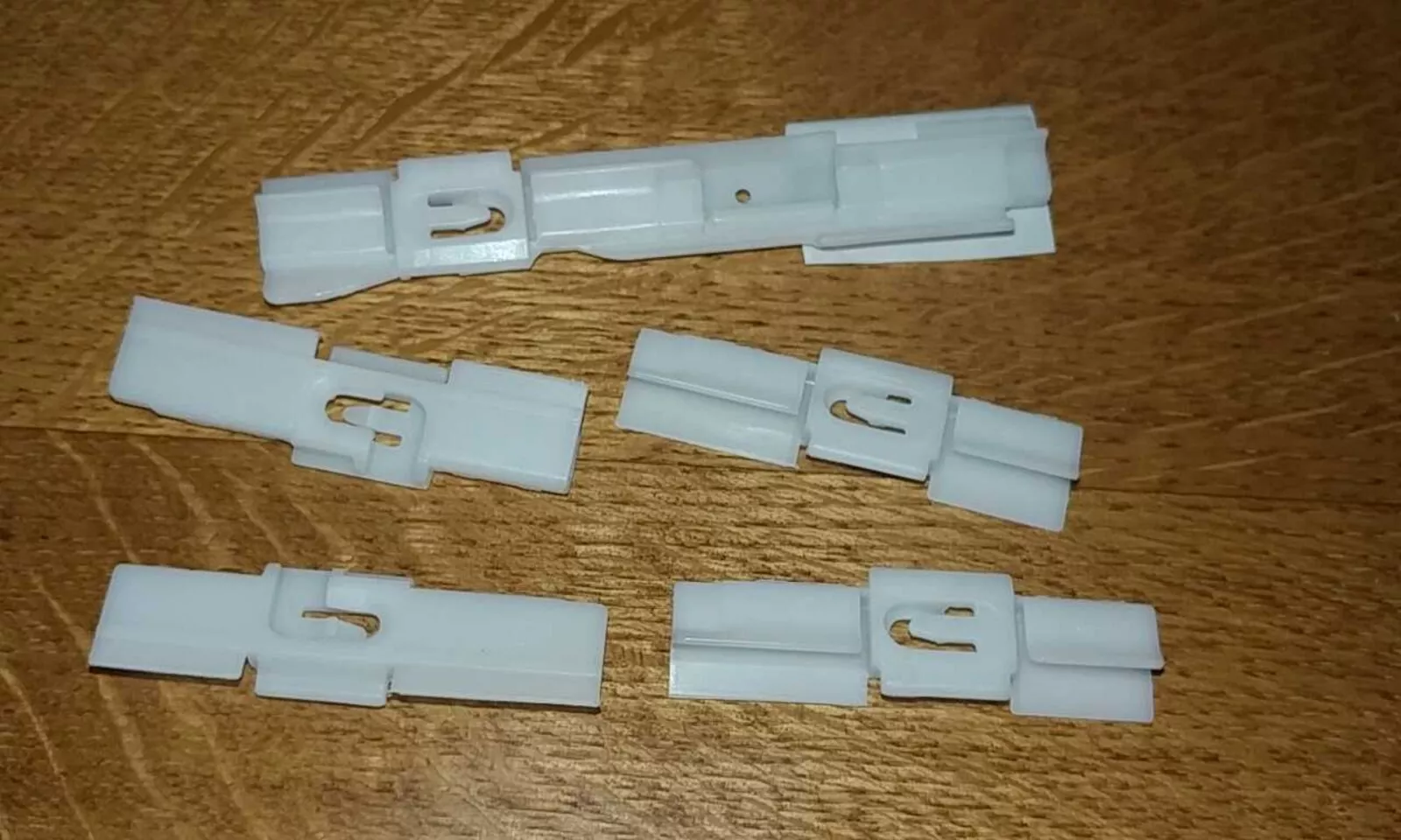 Subaru Legacy 93-98 Wihdshield trim clips (5pcs) - $94.46 CAD