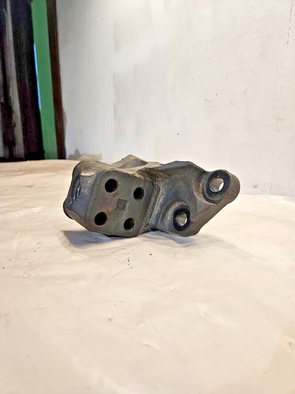Paccar MX13 Diesel Engine Mount 1670902 OEM - $135.23