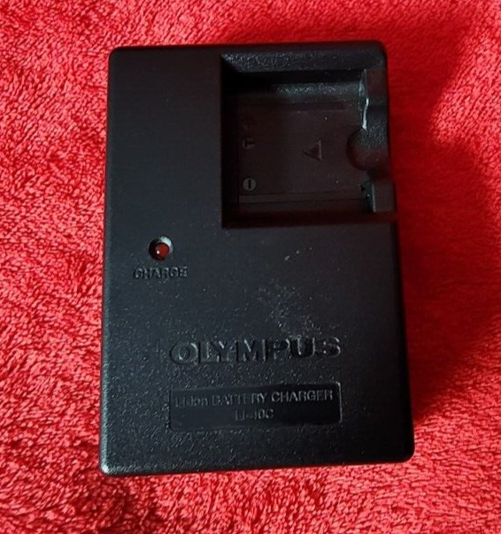 Genuine OEM Olympus Li-40C Battery Charger - $4.75