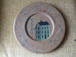 Country Colonial 8 1/2&quot; Decorative &#39;TIS THE SEASON Hand Painted HOUSE Plate - £4.74 GBP
