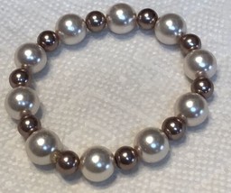 Hand Crafted Bracelet Shimmering White &amp; Beige Glass Beads Stretch #21 - £4.42 GBP