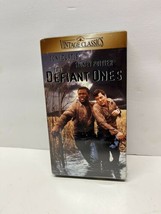 CLASSIC SIDNEY POITIER MOVIE-THE DEFIANT ONES-VHS -MGM 1958-NM-VERY RARE - £38.94 GBP