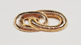 Vintage 2.5&quot; Gold Tone HAMMERED Double Loop Oval Brooch Pin or Scarf Clip - £7.81 GBP