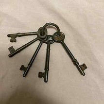 Set Of 5 Skeleton Keys - $44.55