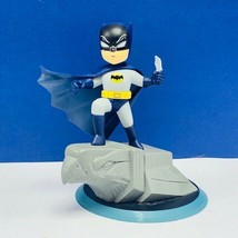 Batman figure Q-pop vinyl DC comics collectible loot crate gotham bruce wayne - £9.45 GBP
