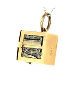 Authenticity Guarantee

14K Yellow Gold "Emergency Dollar" Case Charm Vi... - $9,642.85 MXN