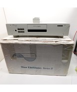 Vintage Muse Map Polyhymnia Multi-Format Digital Player With Remote - $34,334.04 MXN