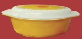 Pyrex Daisy 2 1/2 quart casserole with lid image 3