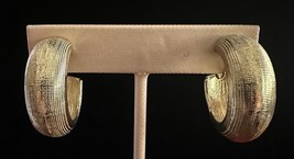Classic Brushed Textured Silver Tone Hoop Clip On Earrings - $149.28 MXN