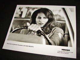 1997 Press Photo JACKIE BROWN Quentin Tarantino Movie Pam Grier Behind The Wheel - £13.33 GBP