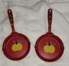 VTG Pair Hand Painted Skillets Kitchen Wall Decor Red Yellow Apples 8 Inch - £12.64 GBP