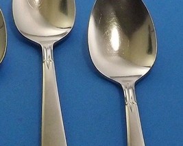 Oneida Accent Glossy Stainless Set of 2 Teaspoons 6&quot; Downward Point &amp; Scroll - £7.79 GBP