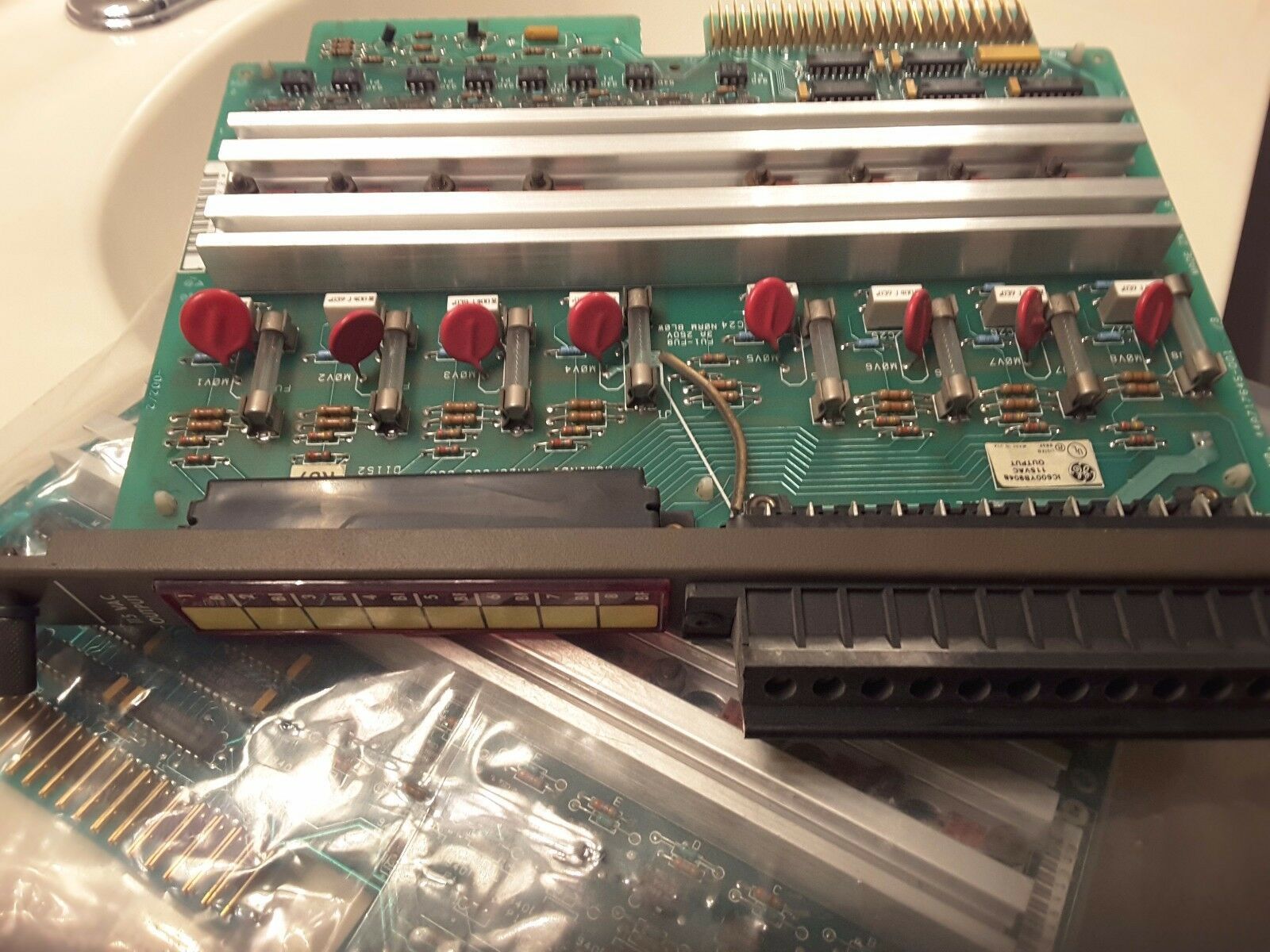 IC600YB904B Fanuc Series Six 115 VAC Output Module New New Old Stock Sal... - $107.11