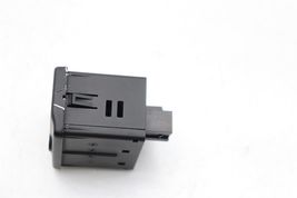 14-17 FIAT 500L AUX USB PORT SD CARD READER E3619 image 3