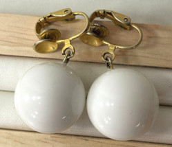 Unmarked Vintage White Bead Clip On Drop Dangle Earrings - $9.41