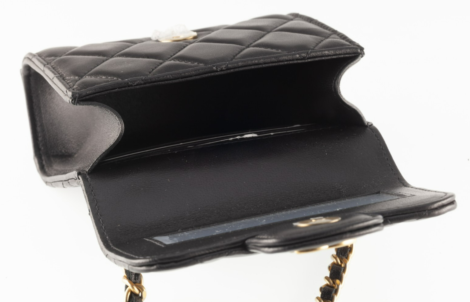 Authenticity Guarantee
Chanel Quilted Lambskin Top Handle Flap Coin Purse wi... Item image 7