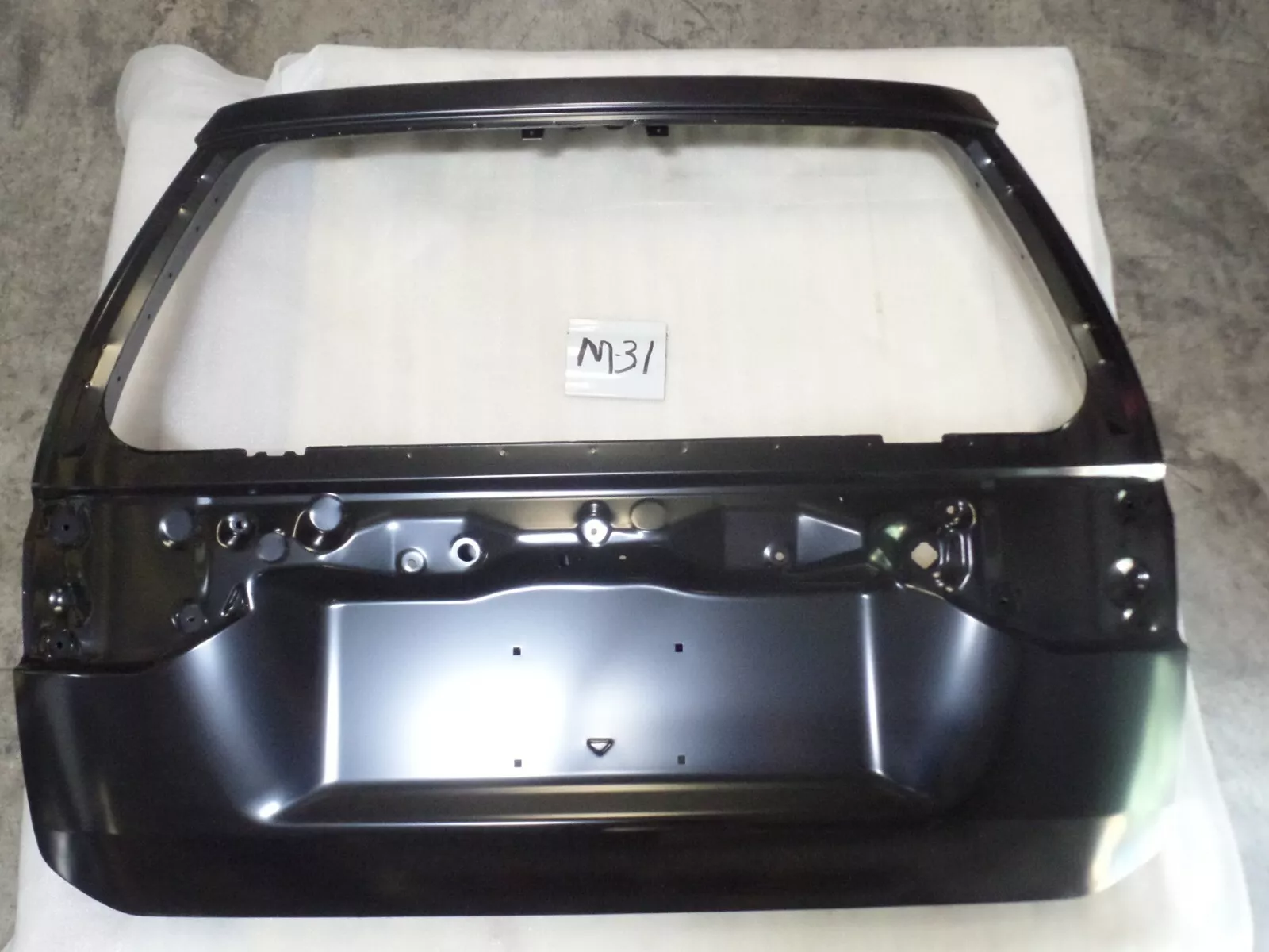 New OEM Tailgate Shell 1997-1999 Mitsubishi Montero Sport No Rear Wiper ... - $148.50