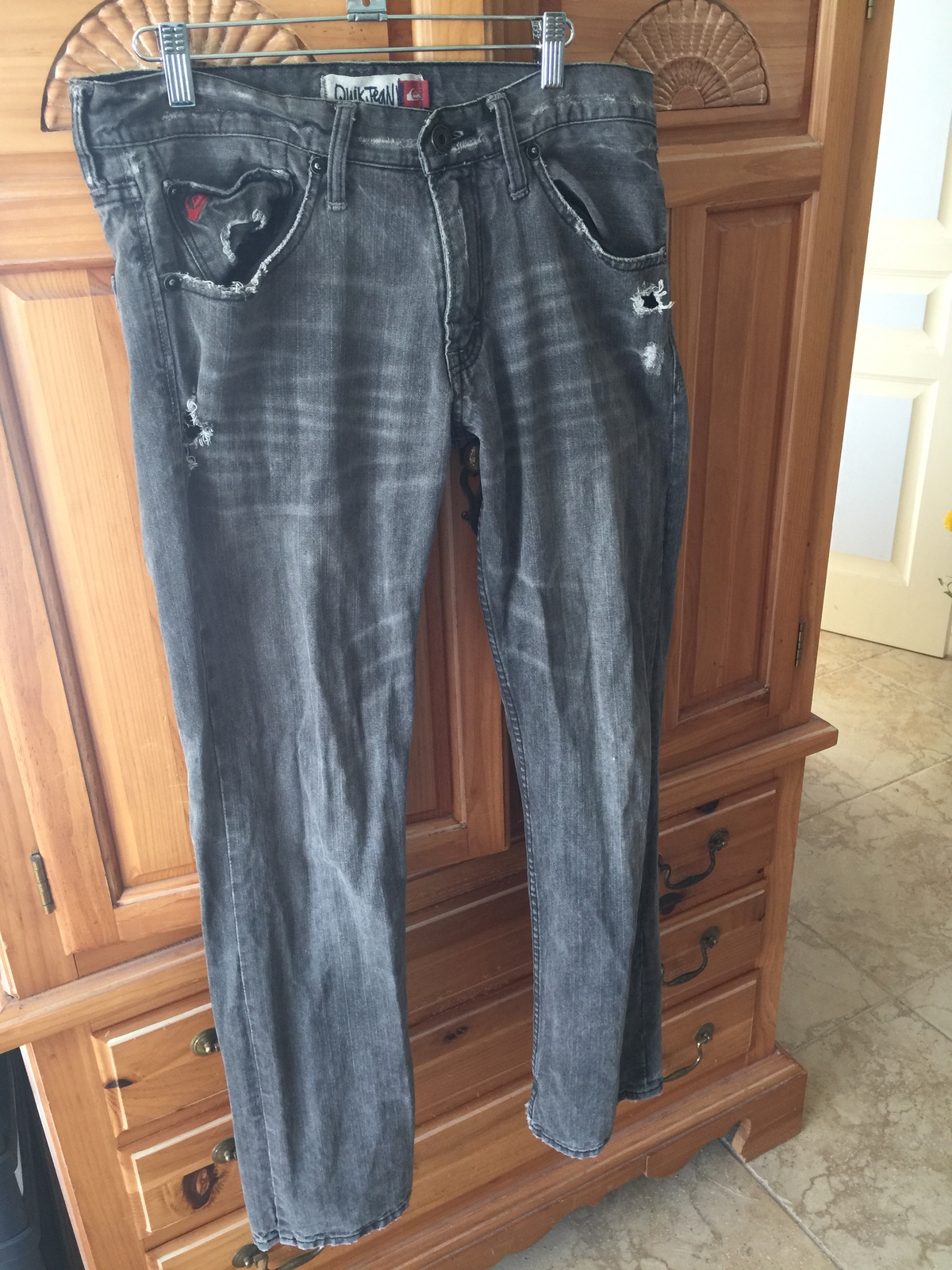  Quiksilver grey distressed jeans size 31 - $36.99