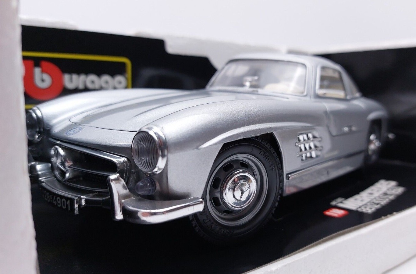 BBURAGO (1954) SILVER Mercedes-Benz 300SL Coupe 1:18 DieCast #3013 Merce... - $34.18