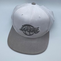 Los Angeles Lakers Cool Gray  Mitchell &amp; Ness Retro White/ Gray Snapback Hat - £18.20 GBP