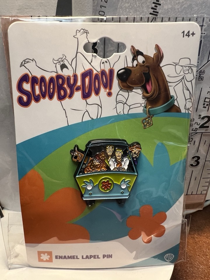 Scooby-Doo! l Pin Mystery Machine Shaggy Gang WB - $27.69