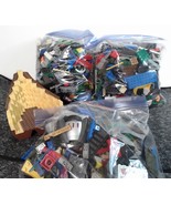 5 lbs 12 oz Box of Mega Bloks Mixed Lot - Parts Pieces Bricks from Vario... - $55.21 CAD