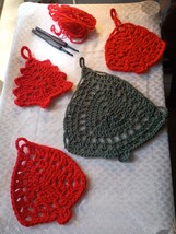 Cups holder &amp; pot holder set of 4 Christmas tree pattern table top set. ... - $30.00