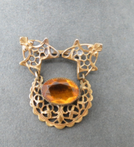 Antique Brooch Amber Glass Stone Rhinestone Gold Tone Filigree Metal 1.5&quot; High - £7.85 GBP