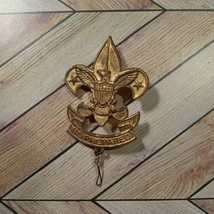 Bright Yellow Gold Boy Scouts Be Prepared Brooch PAT. 1911 B.S. of A / BOA  - $366.93 MXN