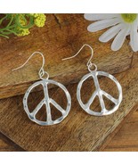 Woodstock Vibes Silver Peace Sign Hammered Dangle Earrings - €12,71 EUR