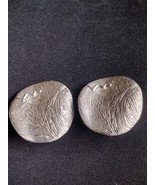 Vintage Silver Toned Curved Etched Naturescape Clip On-Earrings - £15.64 GBP