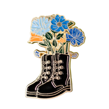 Flores y botas Pin insignia esmalte moda encaje bota Pin insignia broche... - £5.32 GBP