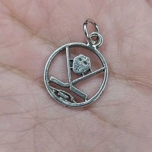 925 Sterling Silver Circle with Hockey Mask, Sticks and Puck Charm Item image 4