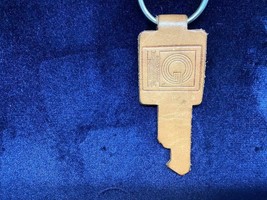Vintage Promo Keyring Pieces Gm Garanties Keychain Service Ancien Porte-Clé Prix - £6.37 GBP