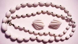 Milk White Necklace &amp; Clip On Earrings Vintage - £21.89 GBP