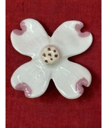 2&quot; White Flower Ceramic Brooch - £5.44 GBP