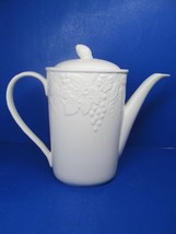 Mikasa English Countryside DP900 White Coffee Pot VGC Grapes And Leaves - $49.00