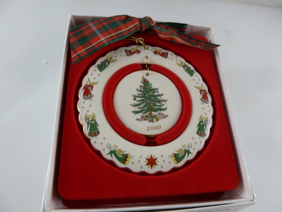Spode Christmas Tree Wreath Fine White Porcelain Ornament 2000 3.25&quot; - £10.49 GBP
