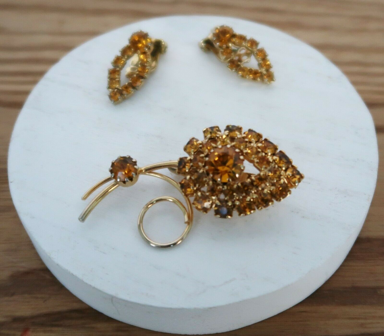 Vtg amber root beer rhinestone leaf brooch &amp; matching clip on earrings set - $24.99