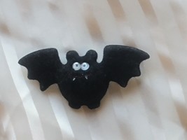 Vintage 1989 Hallmark Halloween Black Flocked Bat Lapel Pin with Googly Eyes - £7.90 GBP