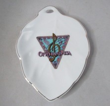 Vintage Ceramic OPRYLAND USA Nashville Tennessee Leaf Ashtray Trinket Dish - $9.70