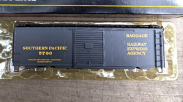 Weaver Southern Pacific REA Express Baggage Boxcar Shell #5700 No Trucks - £7.77 GBP