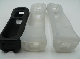 Official Nintendo Wiimote Silicone Jacket 2 White &amp; 1 Black - €7,22 EUR